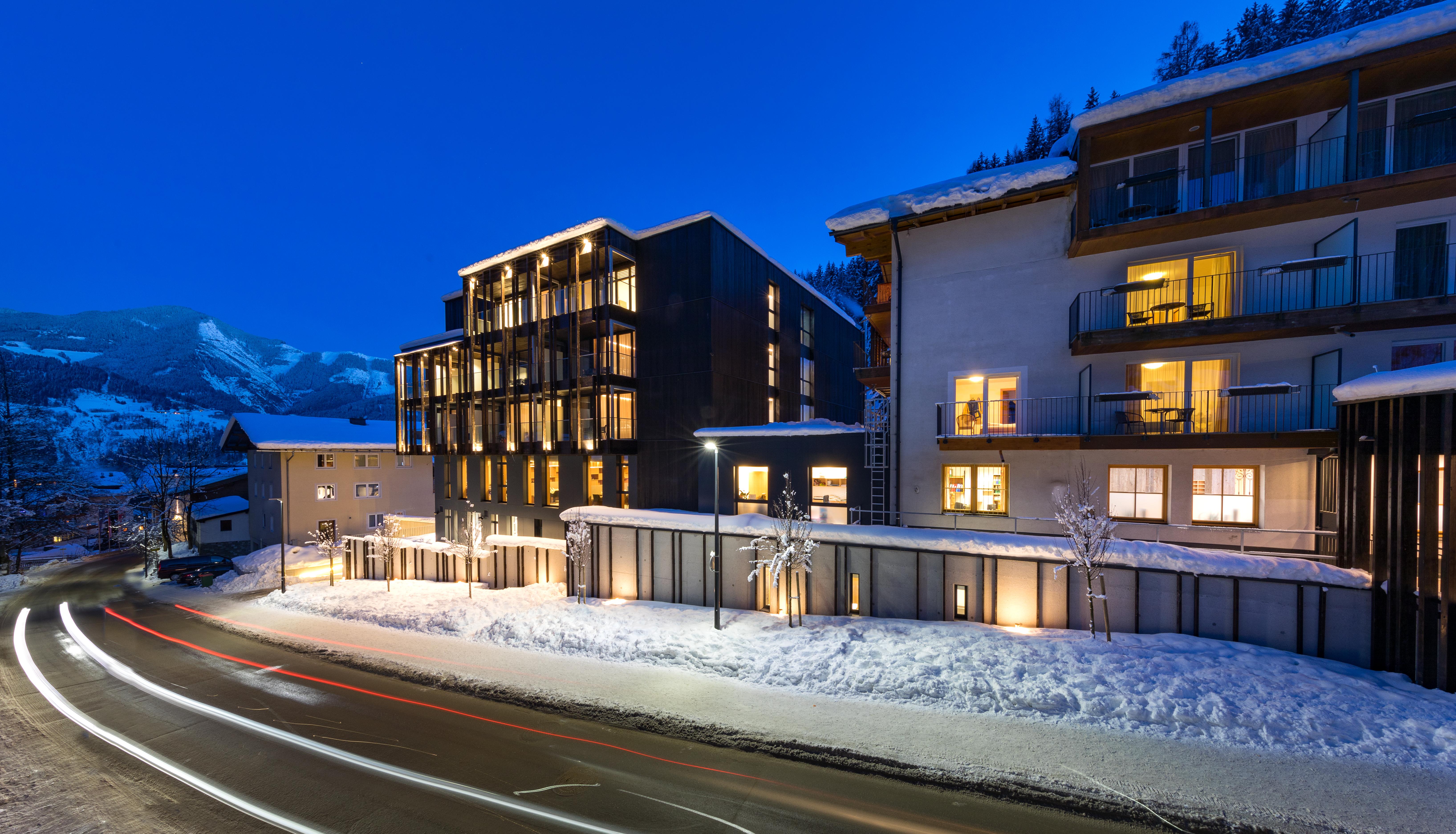 Hotel Der Waldhof ツェル アム ゼー エクステリア 写真